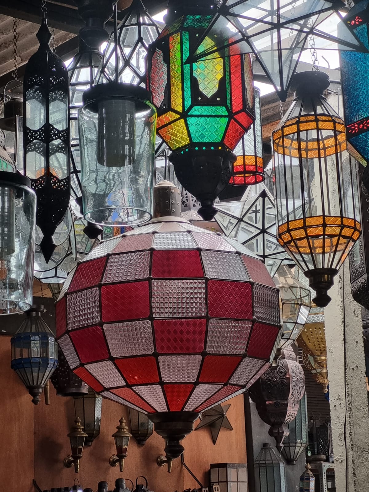 Display lampu hias Maroko
